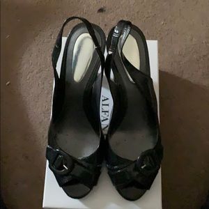 I am selling a pair of black heels